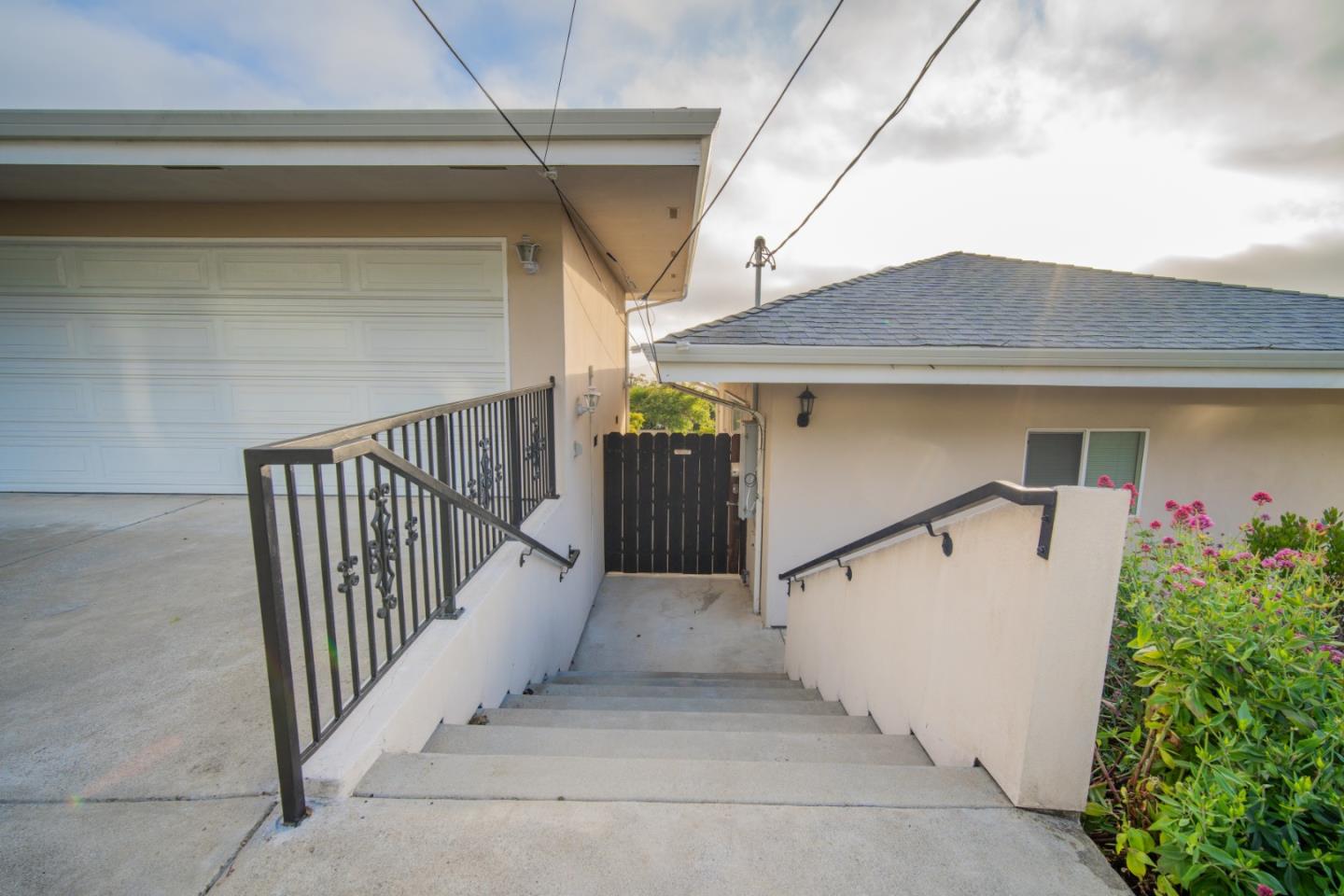 Detail Gallery Image 6 of 40 For 2735 Del Monte Ave, El Cerrito,  CA 94530 - 6 Beds | 4 Baths