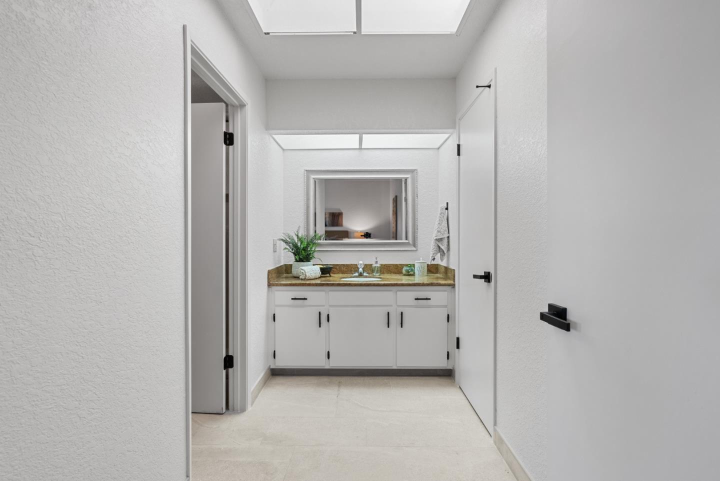 Detail Gallery Image 26 of 44 For 30 Joes Ln, Hollister,  CA 95023 - 2 Beds | 2/1 Baths