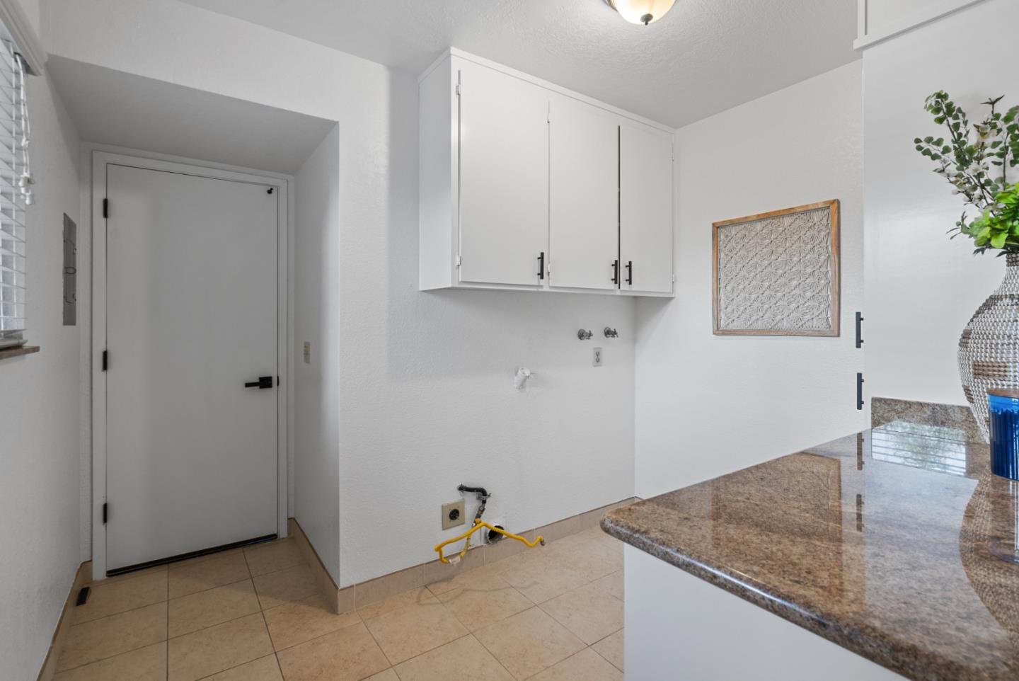 Detail Gallery Image 38 of 44 For 30 Joes Ln, Hollister,  CA 95023 - 2 Beds | 2/1 Baths