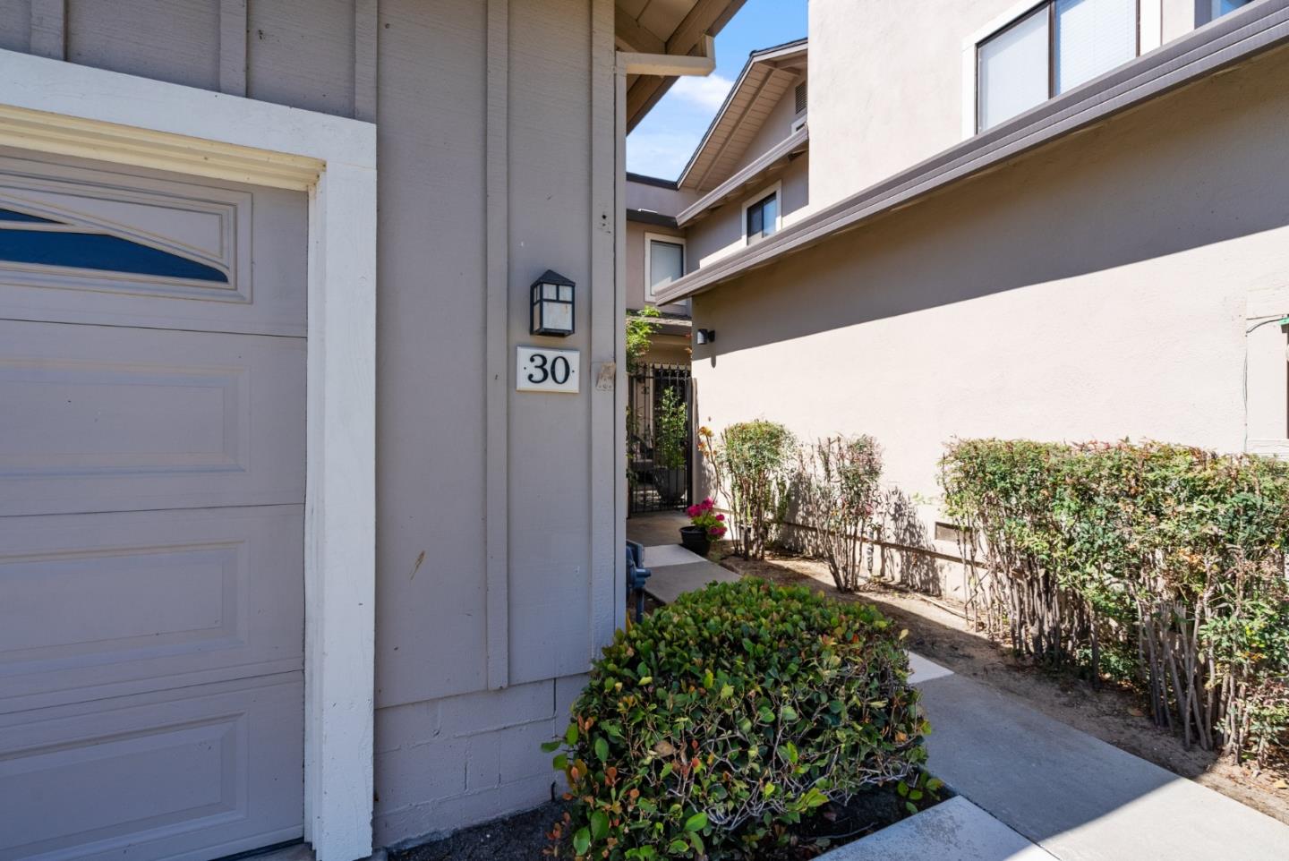 Detail Gallery Image 4 of 44 For 30 Joes Ln, Hollister,  CA 95023 - 2 Beds | 2/1 Baths