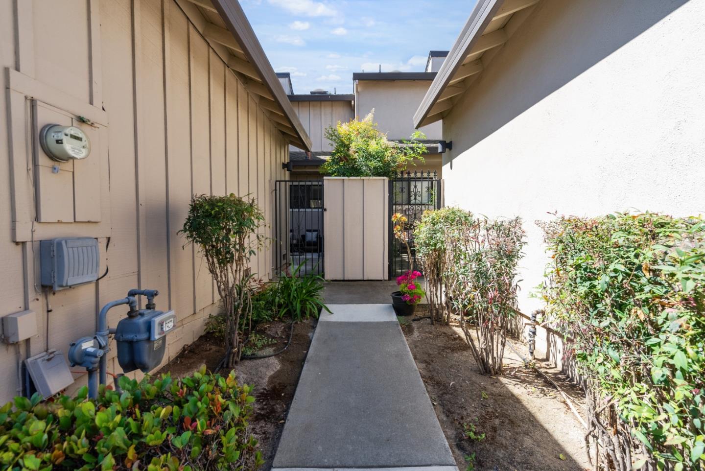 Detail Gallery Image 5 of 44 For 30 Joes Ln, Hollister,  CA 95023 - 2 Beds | 2/1 Baths