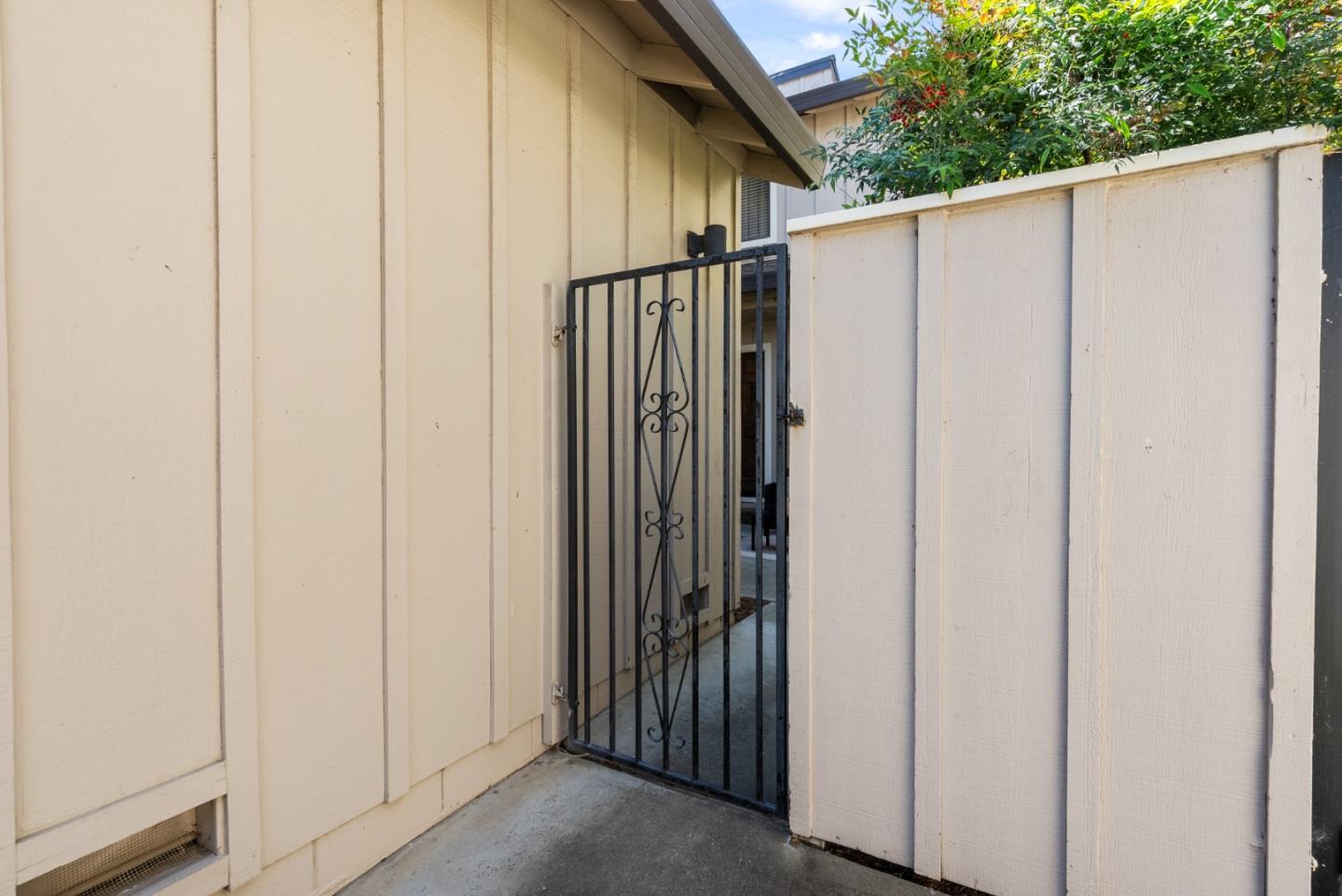 Detail Gallery Image 6 of 44 For 30 Joes Ln, Hollister,  CA 95023 - 2 Beds | 2/1 Baths