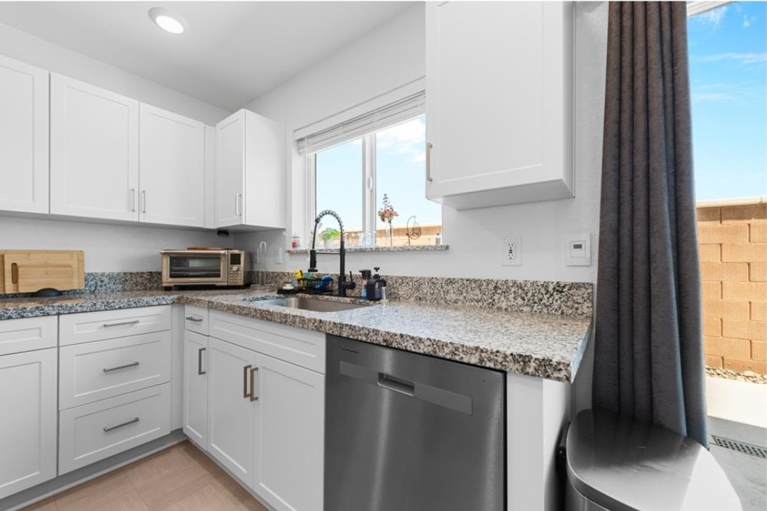 Detail Gallery Image 11 of 33 For 7741 Forestdale Way, Elk Grove,  CA 95758 - 4 Beds | 2/1 Baths