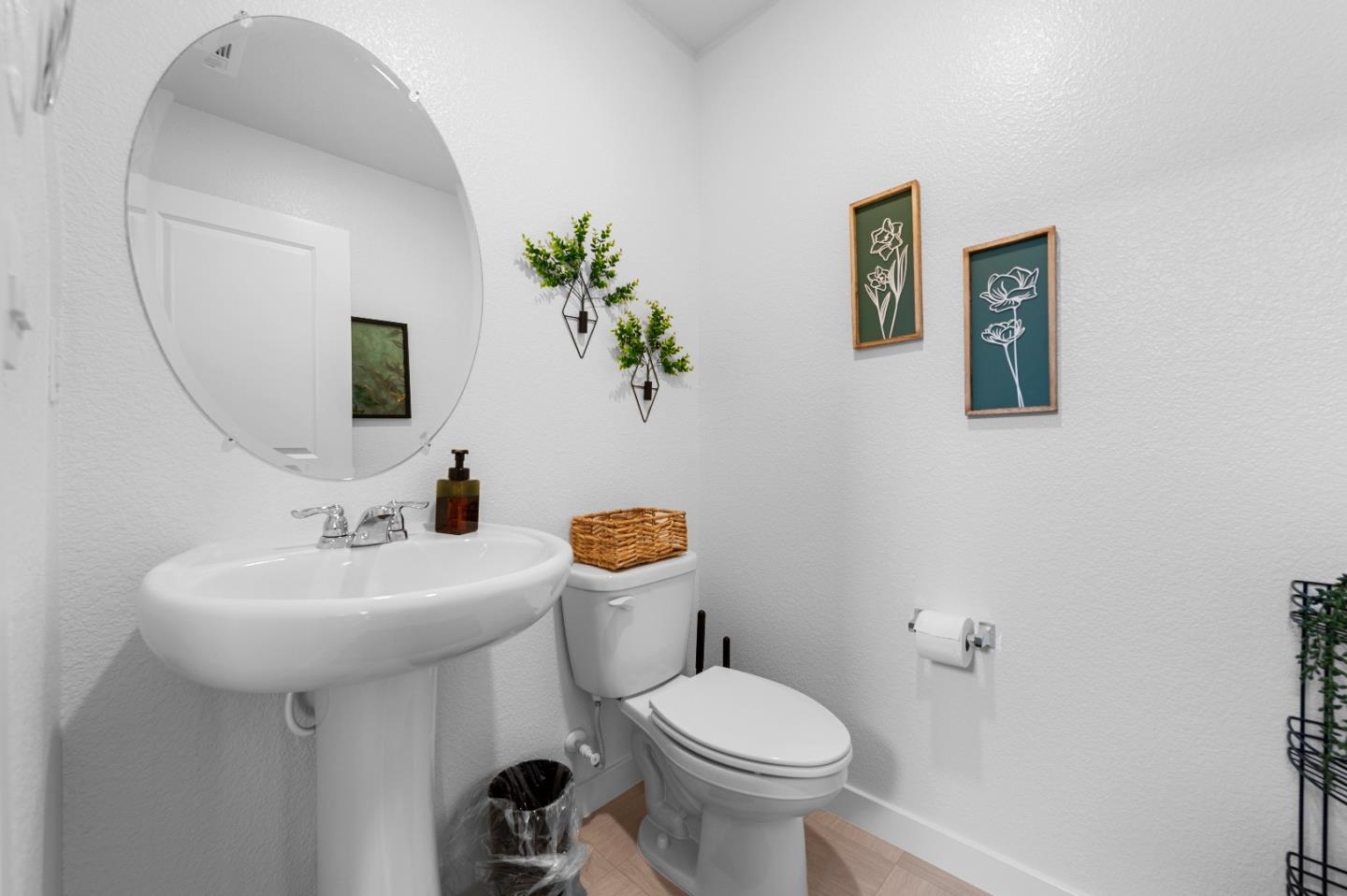 Detail Gallery Image 13 of 33 For 7741 Forestdale Way, Elk Grove,  CA 95758 - 4 Beds | 2/1 Baths