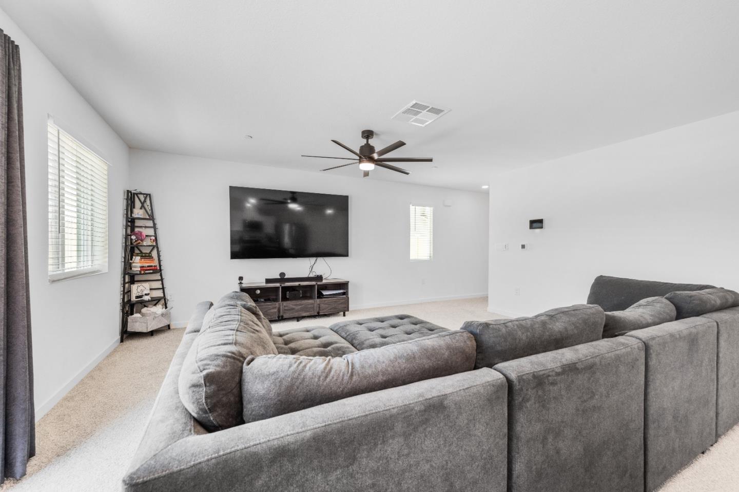 Detail Gallery Image 6 of 33 For 7741 Forestdale Way, Elk Grove,  CA 95758 - 4 Beds | 2/1 Baths