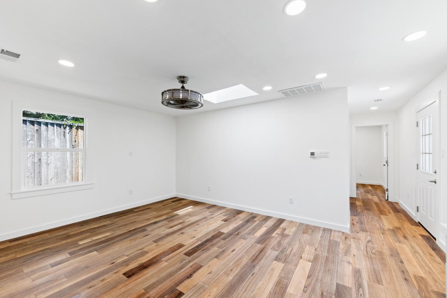 Detail Gallery Image 10 of 15 For 616 Redwood Ave #616,  Redwood City,  CA 94061 - 2 Beds | 1 Baths