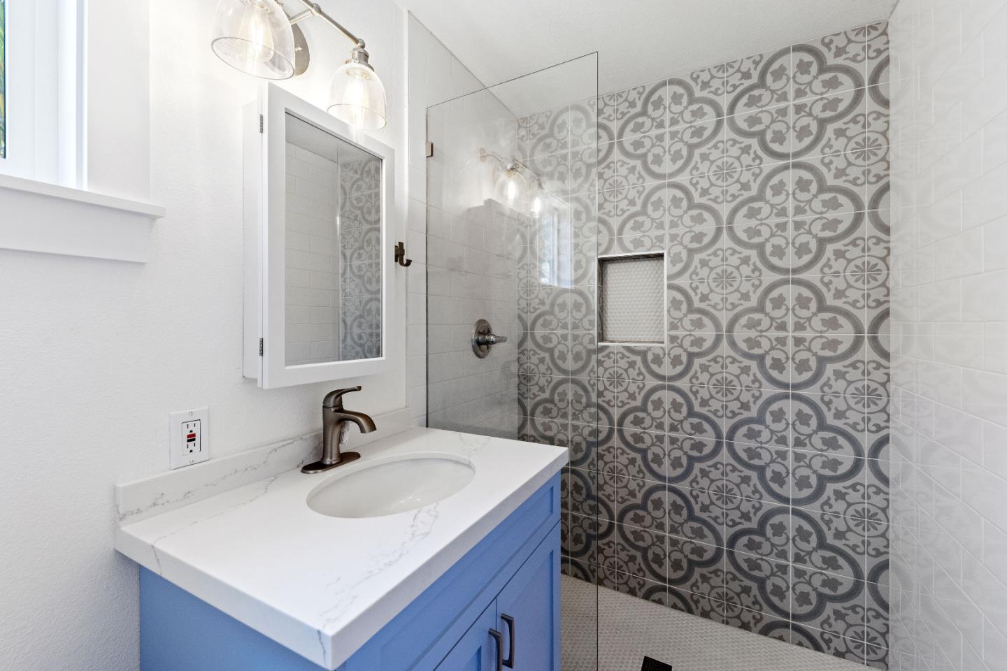 Detail Gallery Image 12 of 15 For 616 Redwood Ave #616,  Redwood City,  CA 94061 - 2 Beds | 1 Baths