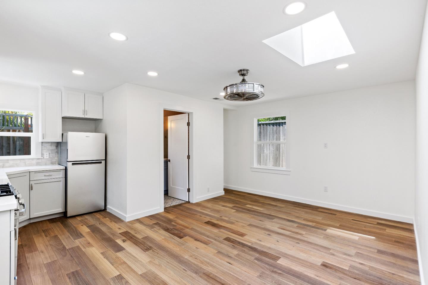 Detail Gallery Image 7 of 15 For 616 Redwood Ave #616,  Redwood City,  CA 94061 - 2 Beds | 1 Baths