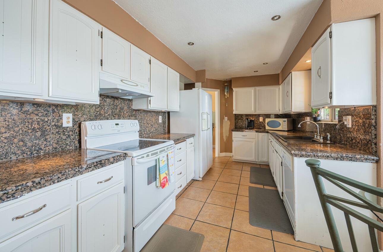 Detail Gallery Image 10 of 23 For 18105 Wylie Hill Ln, Prunedale,  CA 93907 - 4 Beds | 2/1 Baths