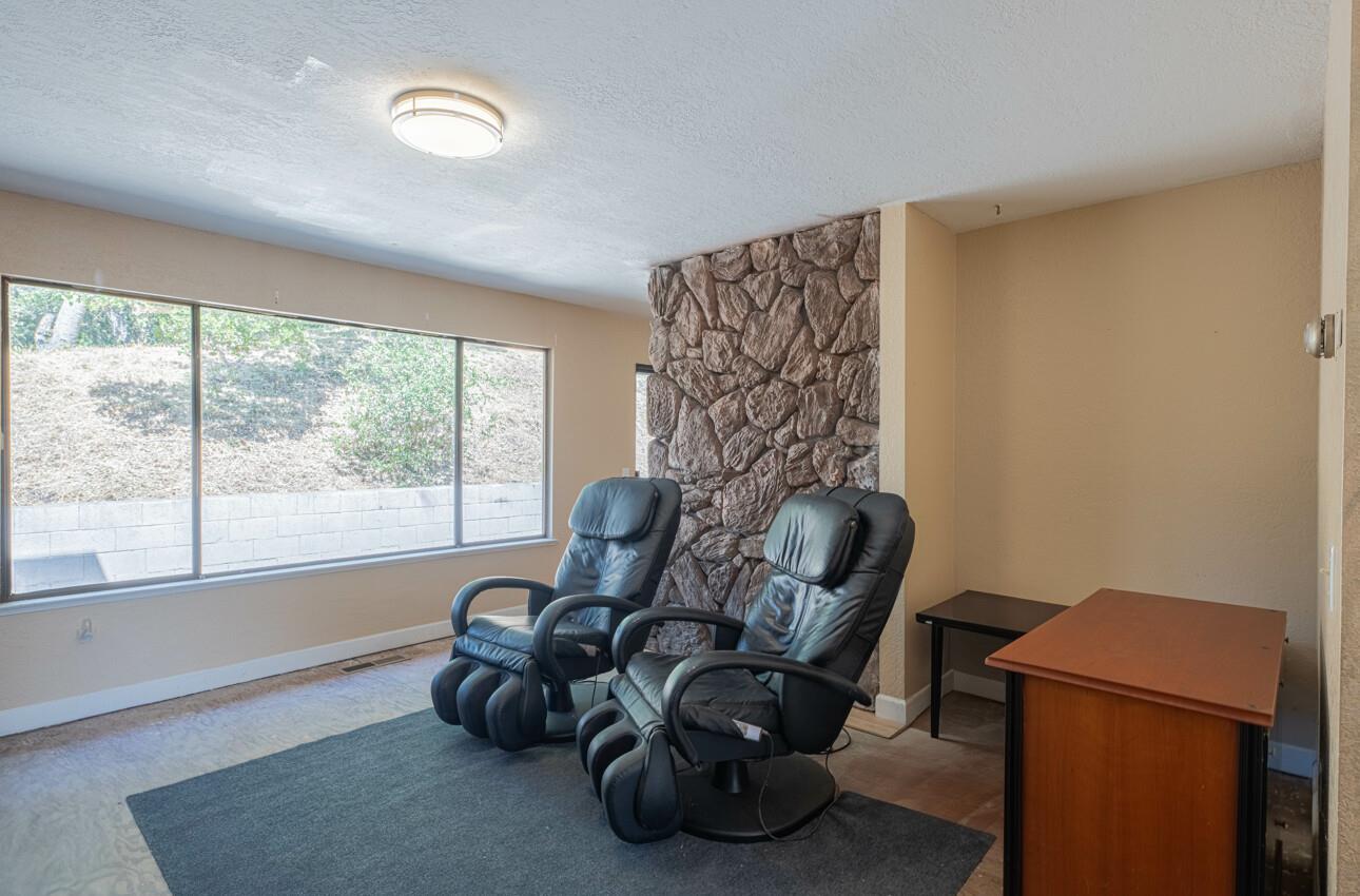 Detail Gallery Image 4 of 23 For 18105 Wylie Hill Ln, Prunedale,  CA 93907 - 4 Beds | 2/1 Baths