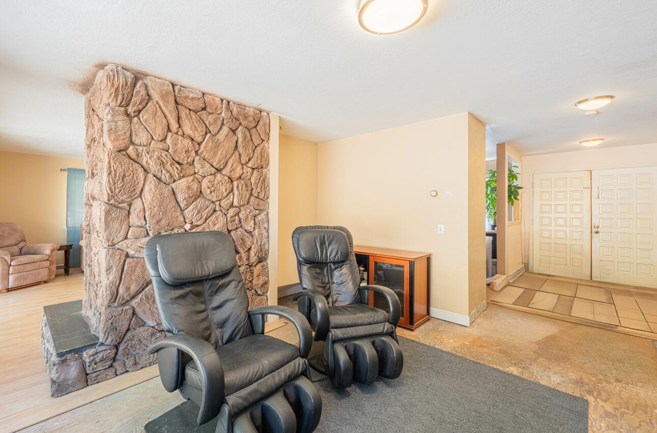 Detail Gallery Image 5 of 23 For 18105 Wylie Hill Ln, Prunedale,  CA 93907 - 4 Beds | 2/1 Baths
