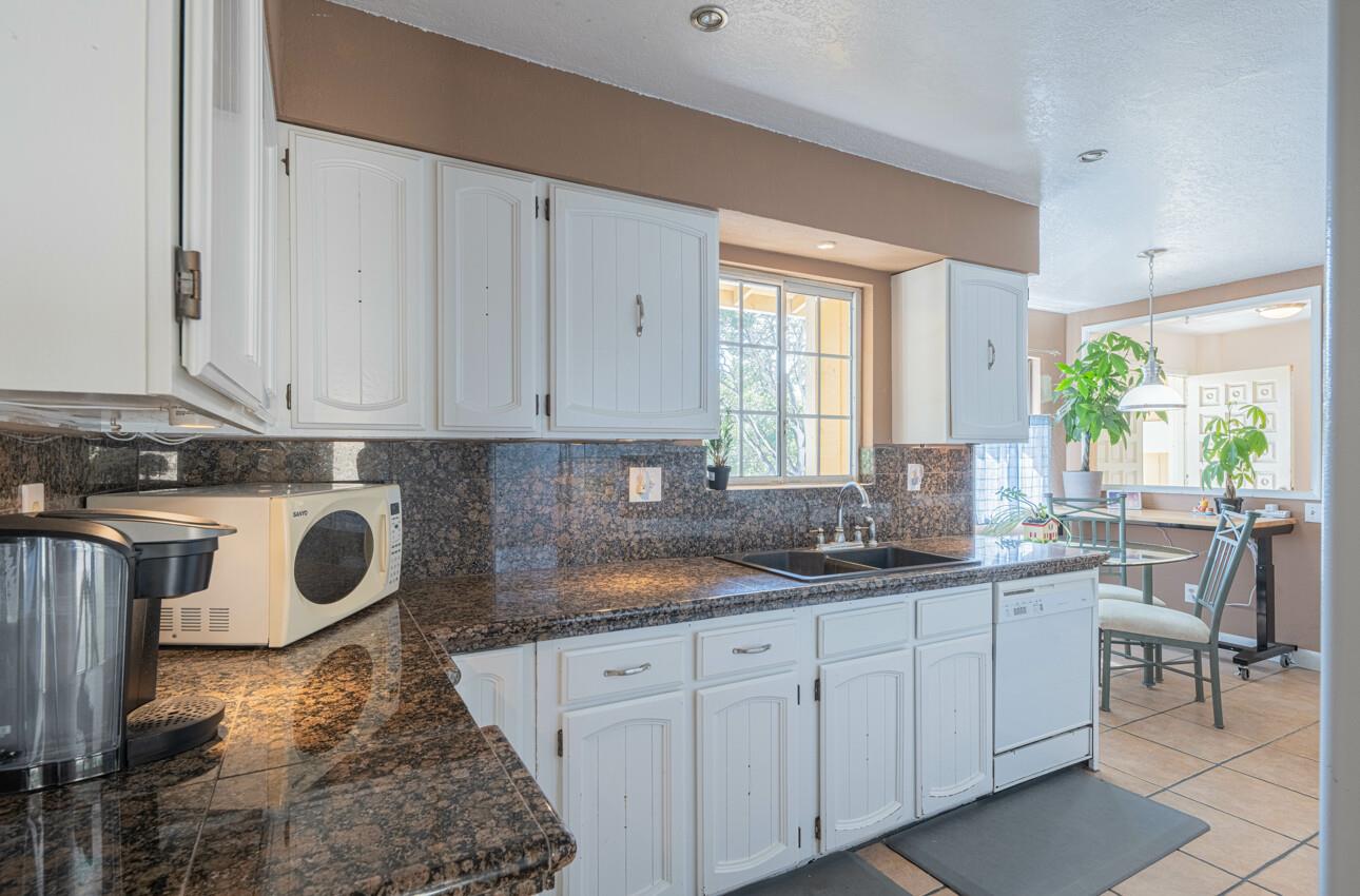 Detail Gallery Image 9 of 23 For 18105 Wylie Hill Ln, Prunedale,  CA 93907 - 4 Beds | 2/1 Baths