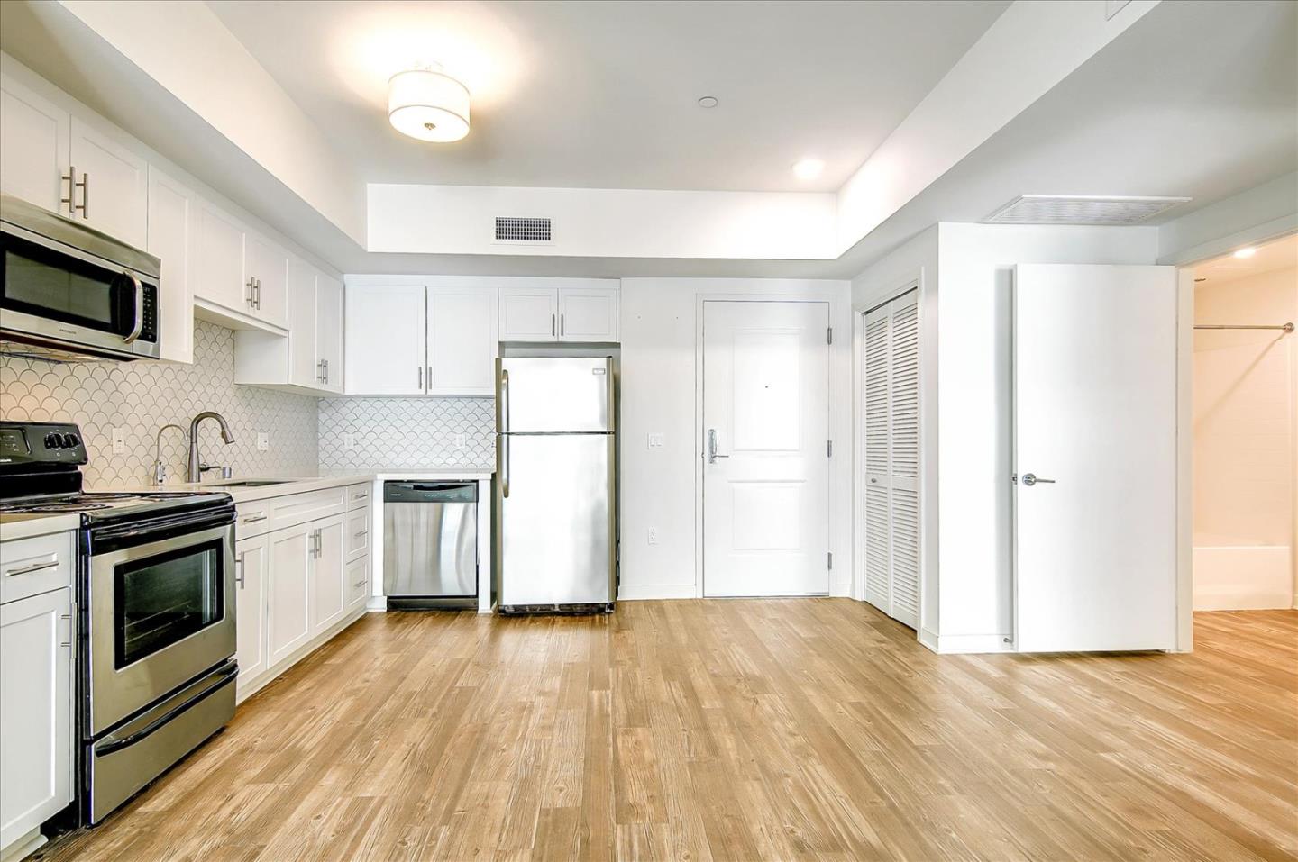 Detail Gallery Image 10 of 27 For 12655 Bluff Creek Dr #327,  Playa Vista,  CA 90094 - 2 Beds | 2 Baths