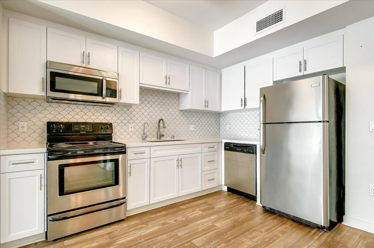 Detail Gallery Image 11 of 27 For 12655 Bluff Creek Dr #327,  Playa Vista,  CA 90094 - 2 Beds | 2 Baths