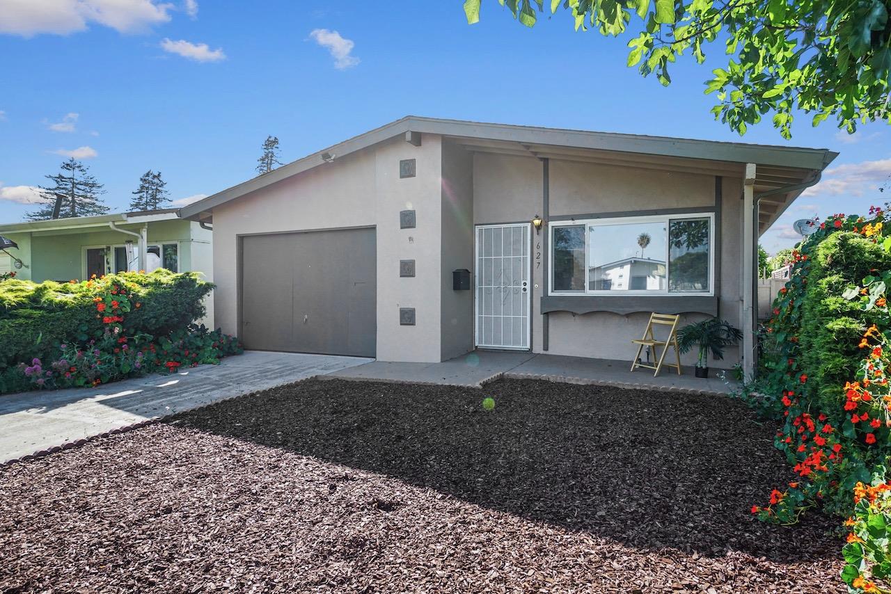 Detail Gallery Image 2 of 18 For 627 Bridge St, Watsonville,  CA 95076 - 2 Beds | 1 Baths