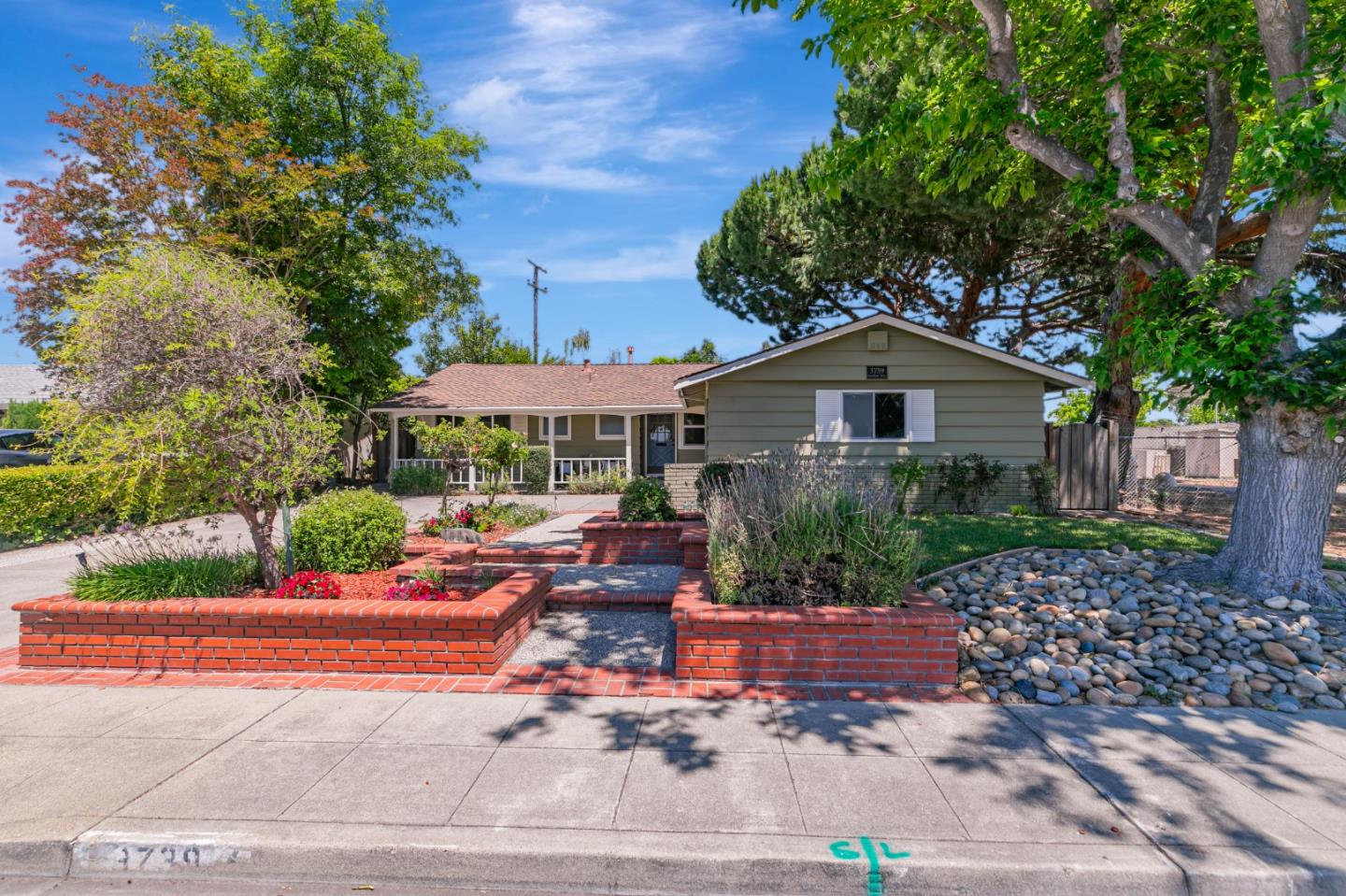Detail Gallery Image 2 of 50 For 3739 Swallow Way, Santa Clara,  CA 95051 - 3 Beds | 2 Baths