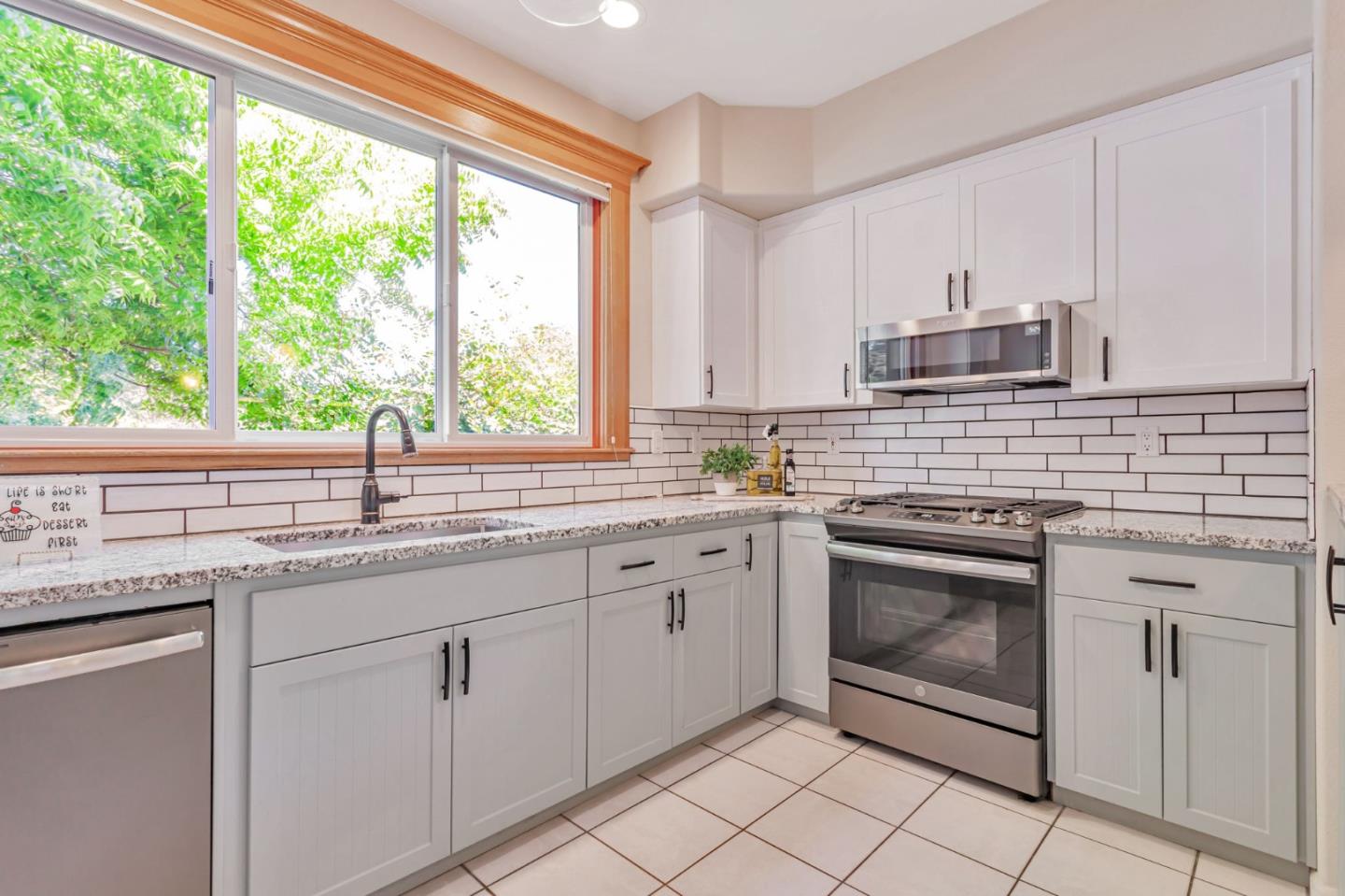 Detail Gallery Image 21 of 80 For 2604 La Paloma Ln, Santa Cruz,  CA 95062 - 3 Beds | 2/1 Baths