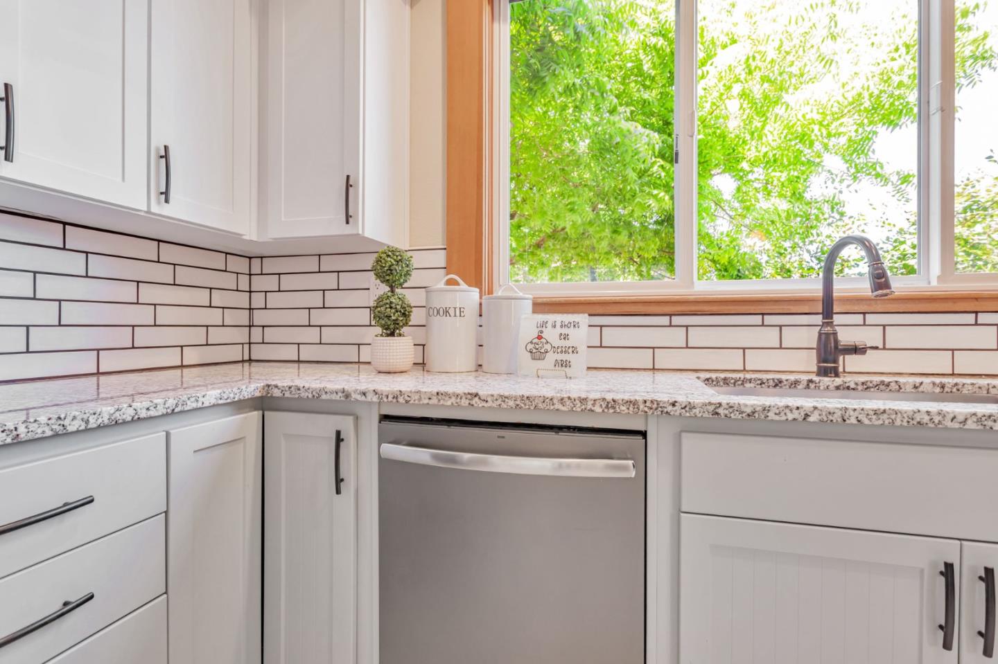 Detail Gallery Image 27 of 80 For 2604 La Paloma Ln, Santa Cruz,  CA 95062 - 3 Beds | 2/1 Baths