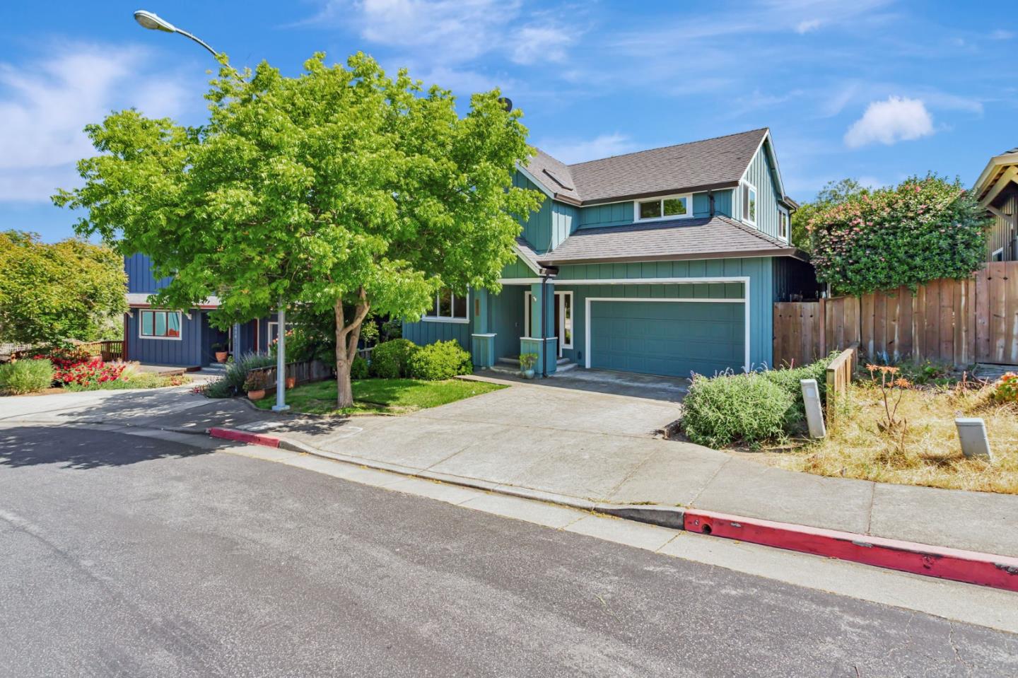 Detail Gallery Image 3 of 80 For 2604 La Paloma Ln, Santa Cruz,  CA 95062 - 3 Beds | 2/1 Baths