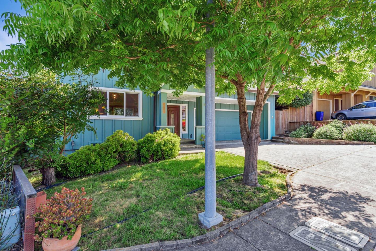 Detail Gallery Image 4 of 80 For 2604 La Paloma Ln, Santa Cruz,  CA 95062 - 3 Beds | 2/1 Baths