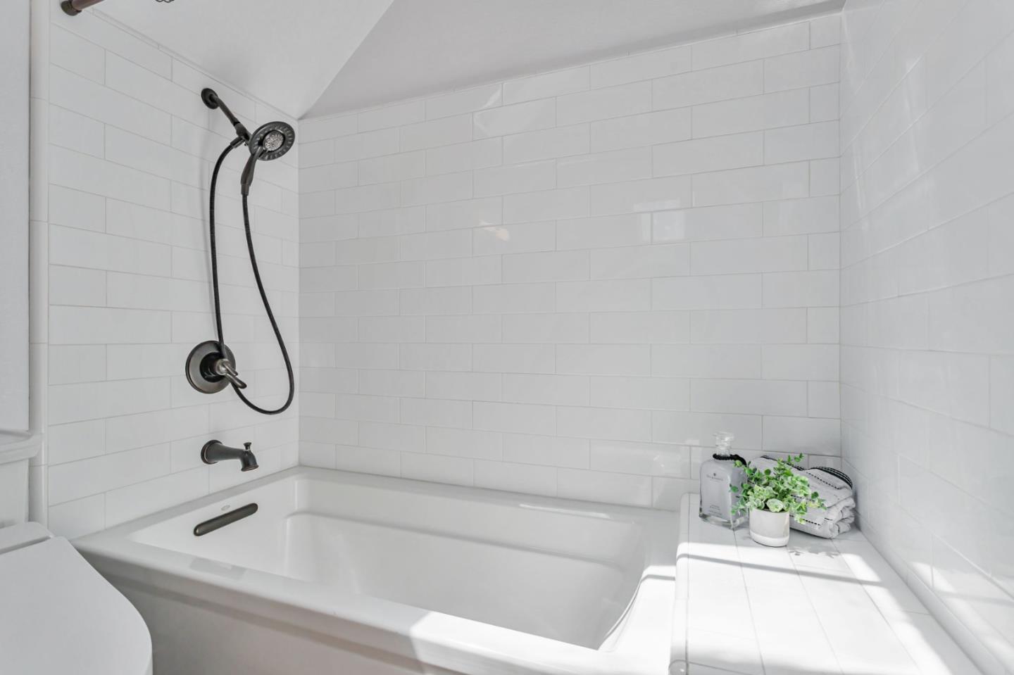 Detail Gallery Image 65 of 80 For 2604 La Paloma Ln, Santa Cruz,  CA 95062 - 3 Beds | 2/1 Baths