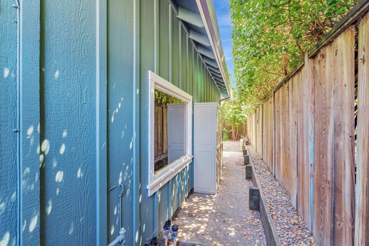 Detail Gallery Image 70 of 80 For 2604 La Paloma Ln, Santa Cruz,  CA 95062 - 3 Beds | 2/1 Baths