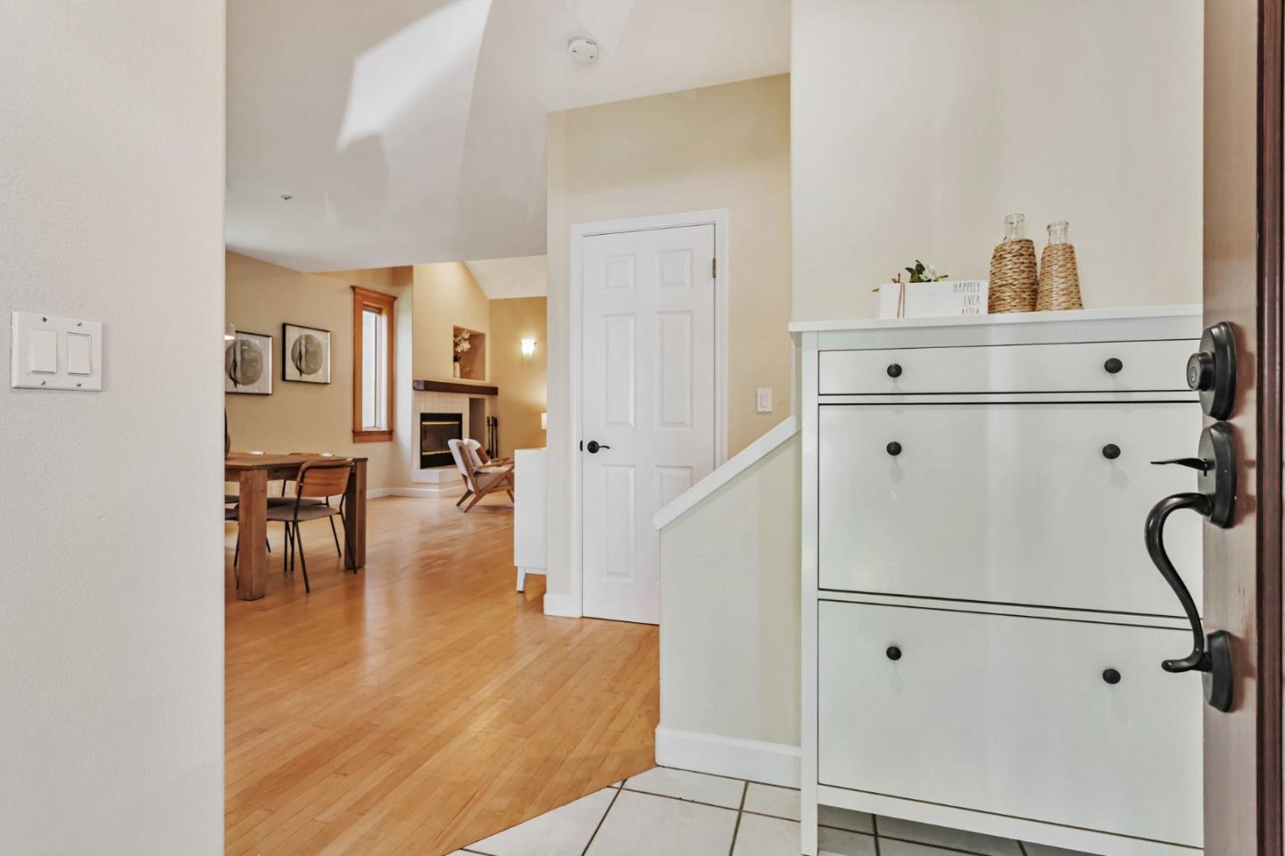 Detail Gallery Image 8 of 80 For 2604 La Paloma Ln, Santa Cruz,  CA 95062 - 3 Beds | 2/1 Baths