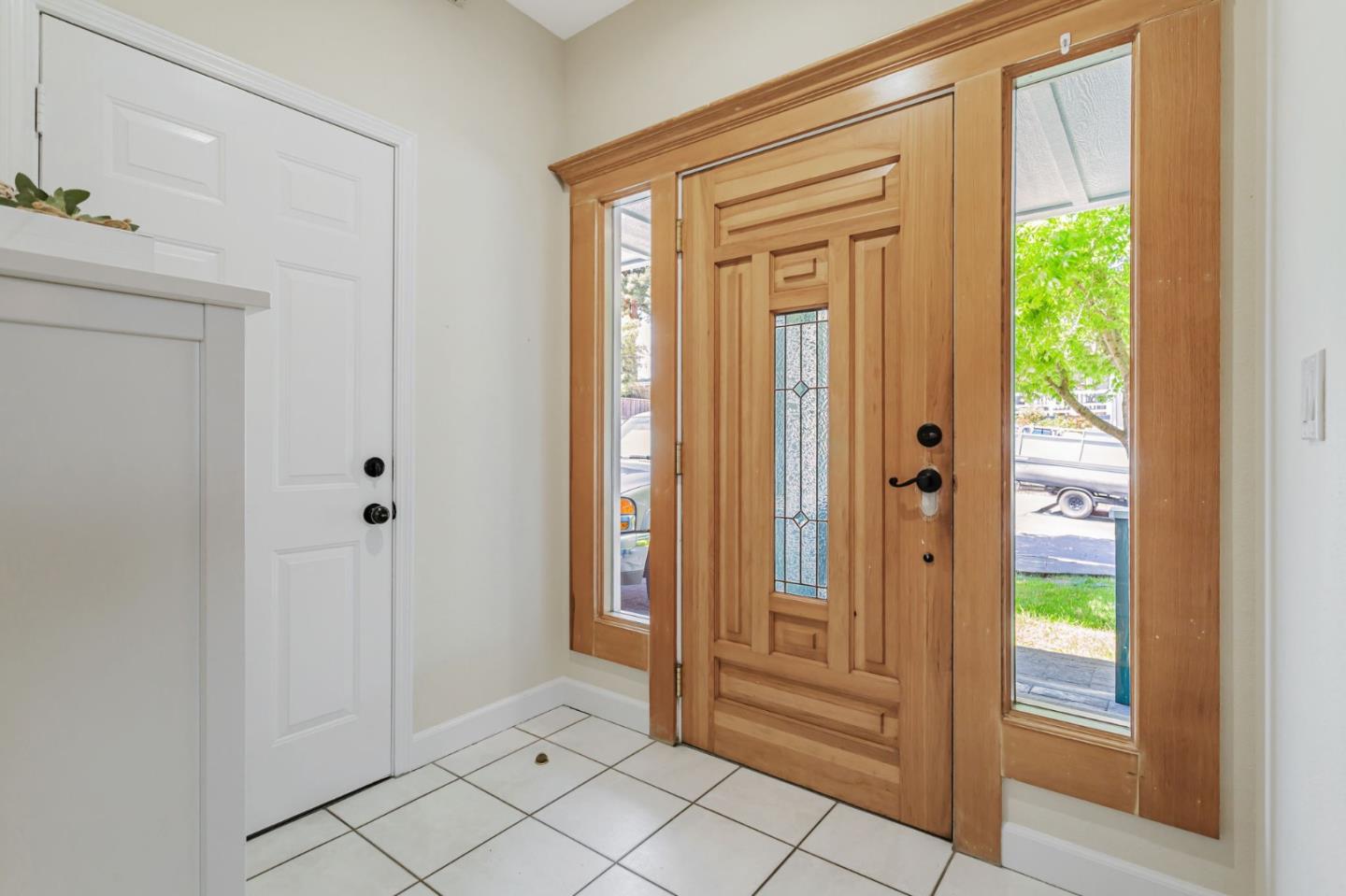 Detail Gallery Image 9 of 80 For 2604 La Paloma Ln, Santa Cruz,  CA 95062 - 3 Beds | 2/1 Baths
