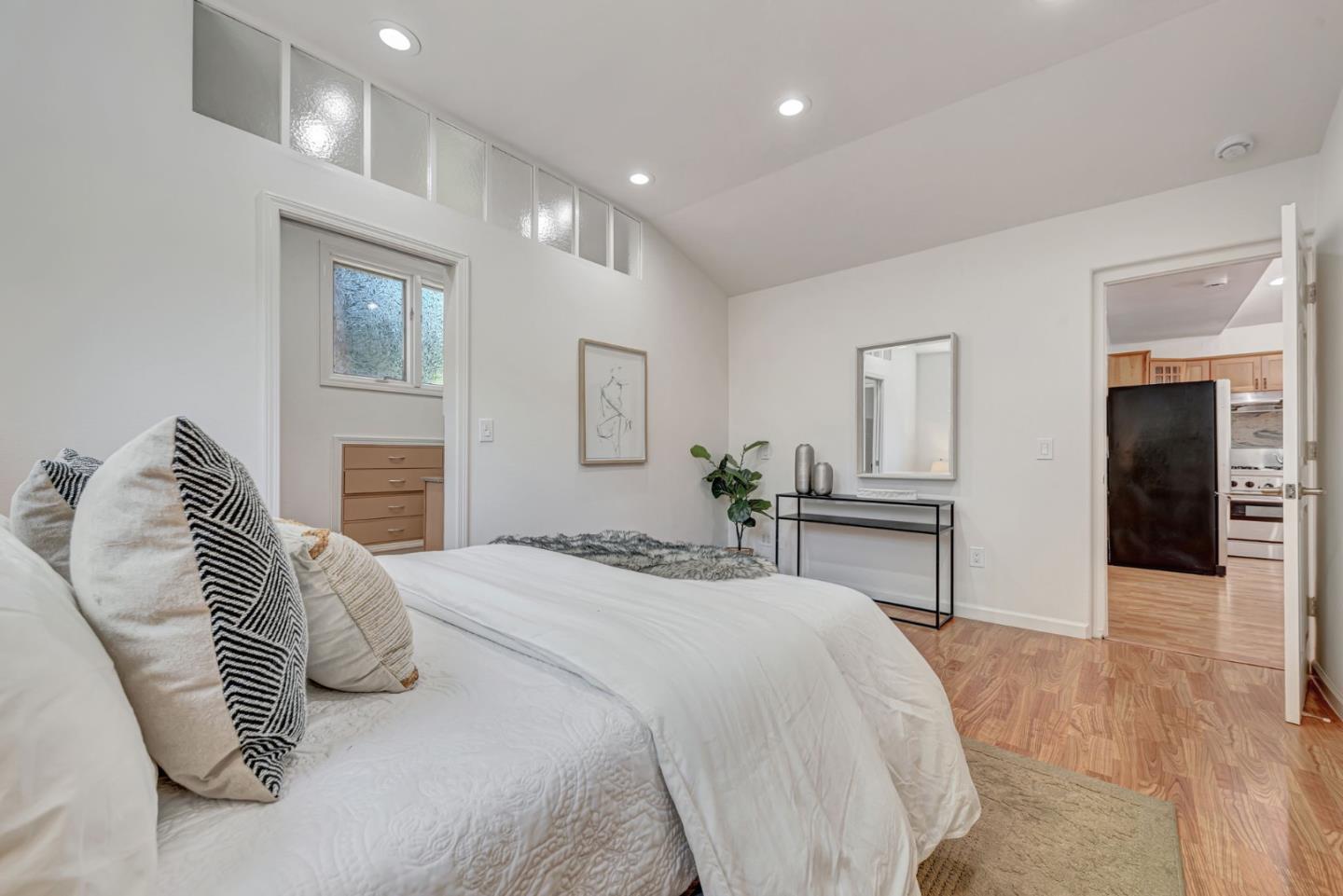 Detail Gallery Image 15 of 26 For 545 W Dana St, Mountain View,  CA 94041 - 2 Beds | 1/1 Baths