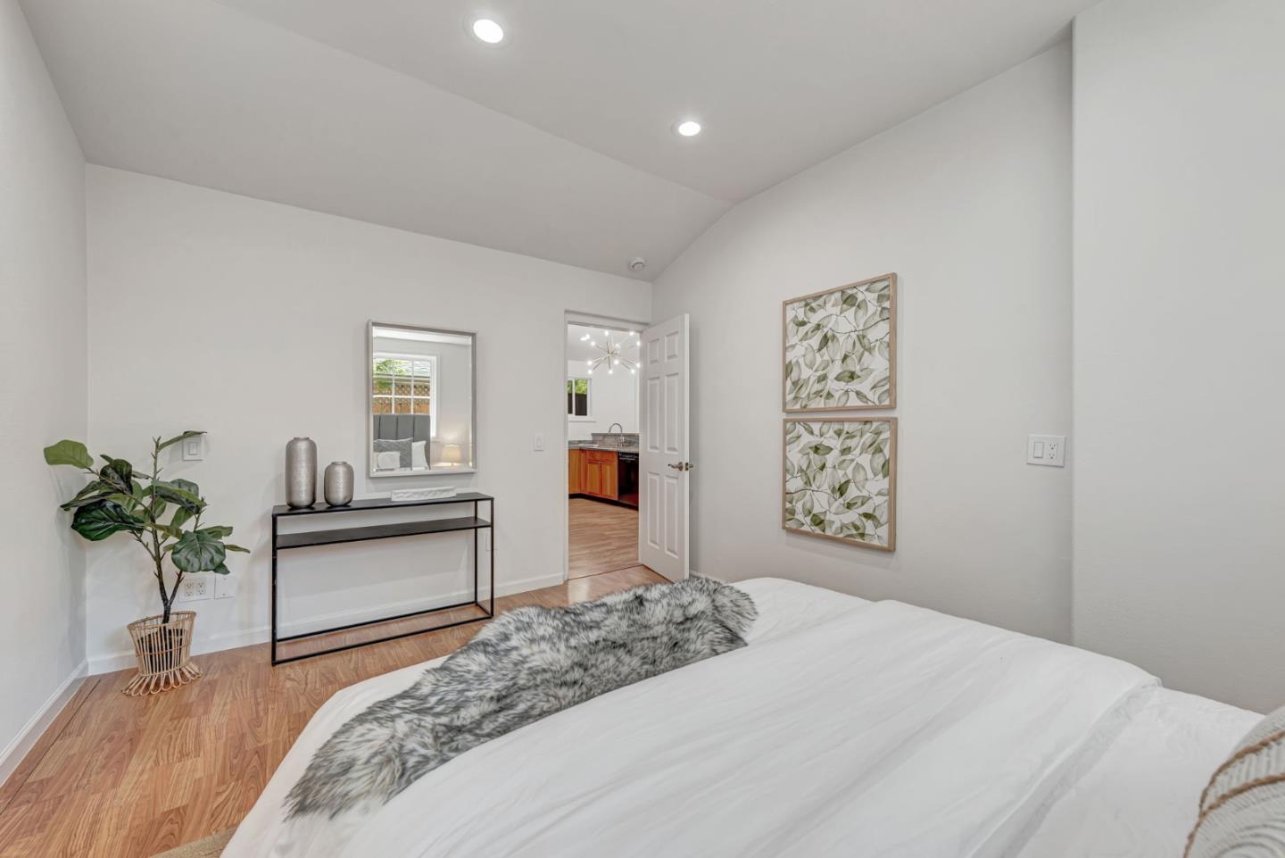 Detail Gallery Image 16 of 26 For 545 W Dana St, Mountain View,  CA 94041 - 2 Beds | 1/1 Baths