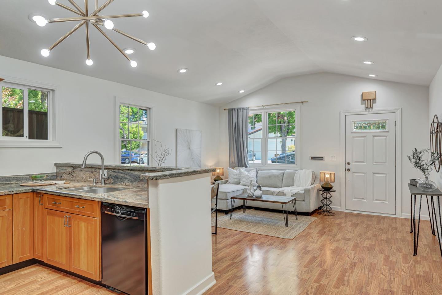 Detail Gallery Image 5 of 26 For 545 W Dana St, Mountain View,  CA 94041 - 2 Beds | 1/1 Baths