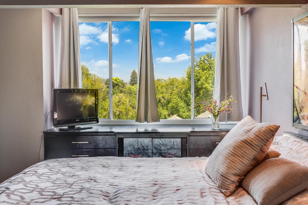 Detail Gallery Image 6 of 41 For 1609 Taylor Ln, Santa Cruz,  CA 95062 - 2 Beds | 1 Baths