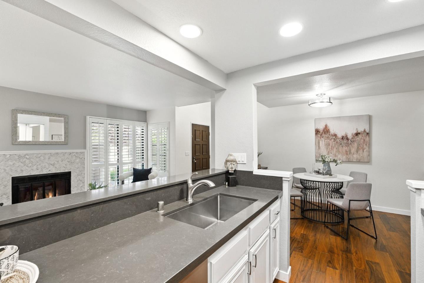 Detail Gallery Image 11 of 30 For 2074 Foxhall Loop, San Jose,  CA 95125 - 2 Beds | 1/1 Baths