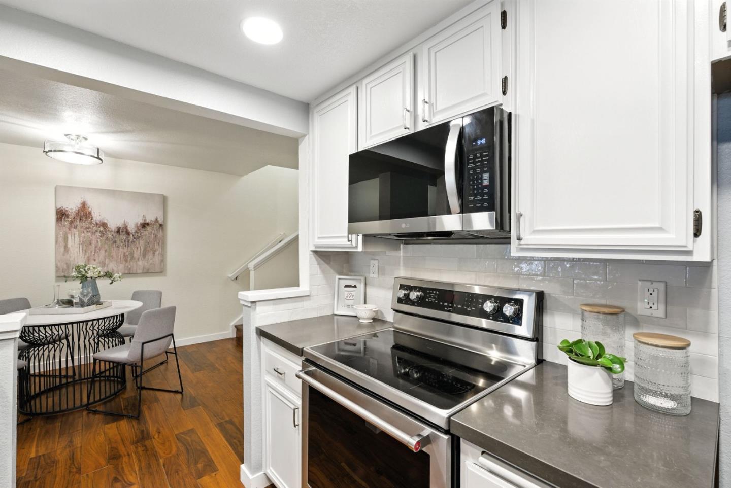 Detail Gallery Image 12 of 30 For 2074 Foxhall Loop, San Jose,  CA 95125 - 2 Beds | 1/1 Baths