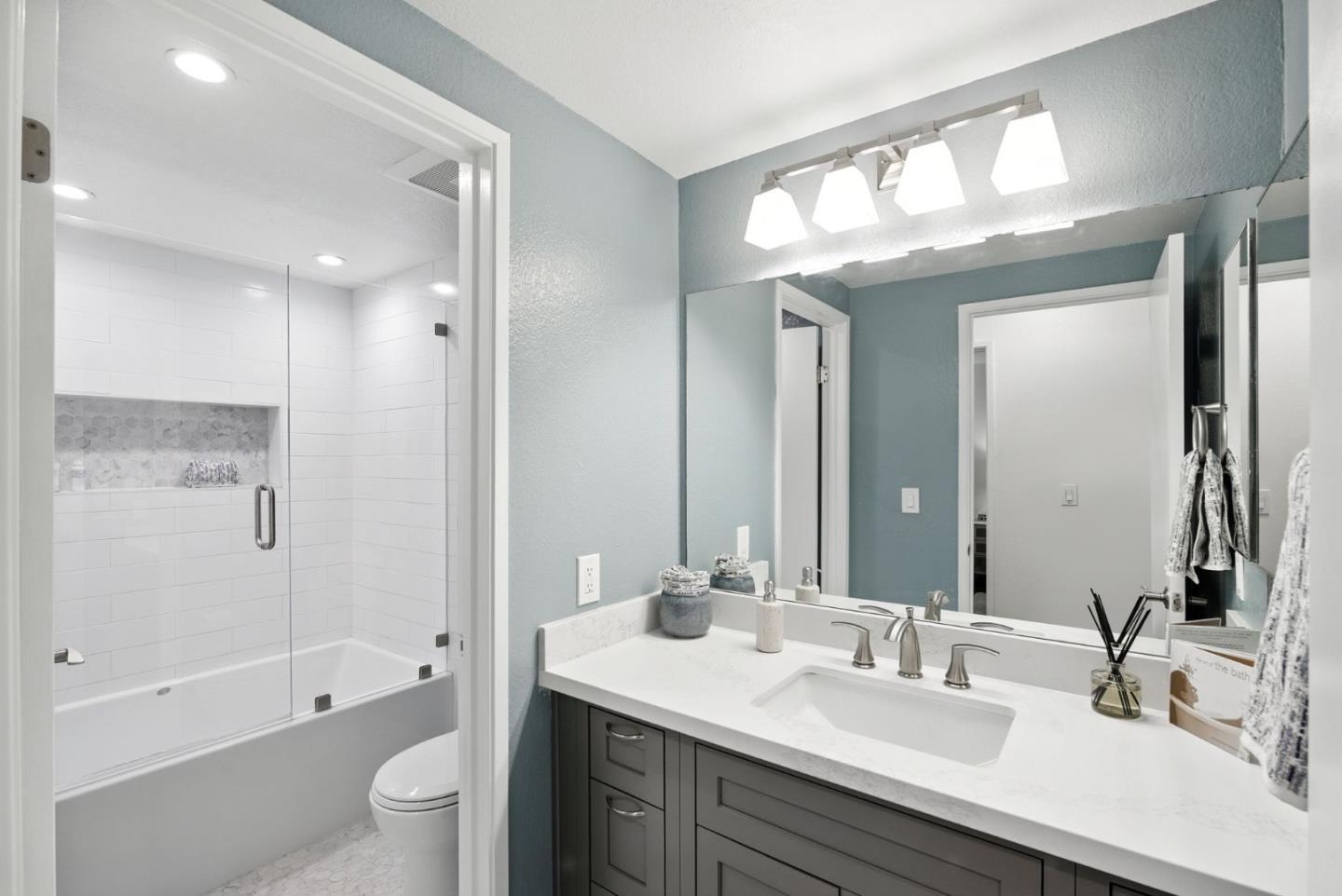 Detail Gallery Image 19 of 30 For 2074 Foxhall Loop, San Jose,  CA 95125 - 2 Beds | 1/1 Baths