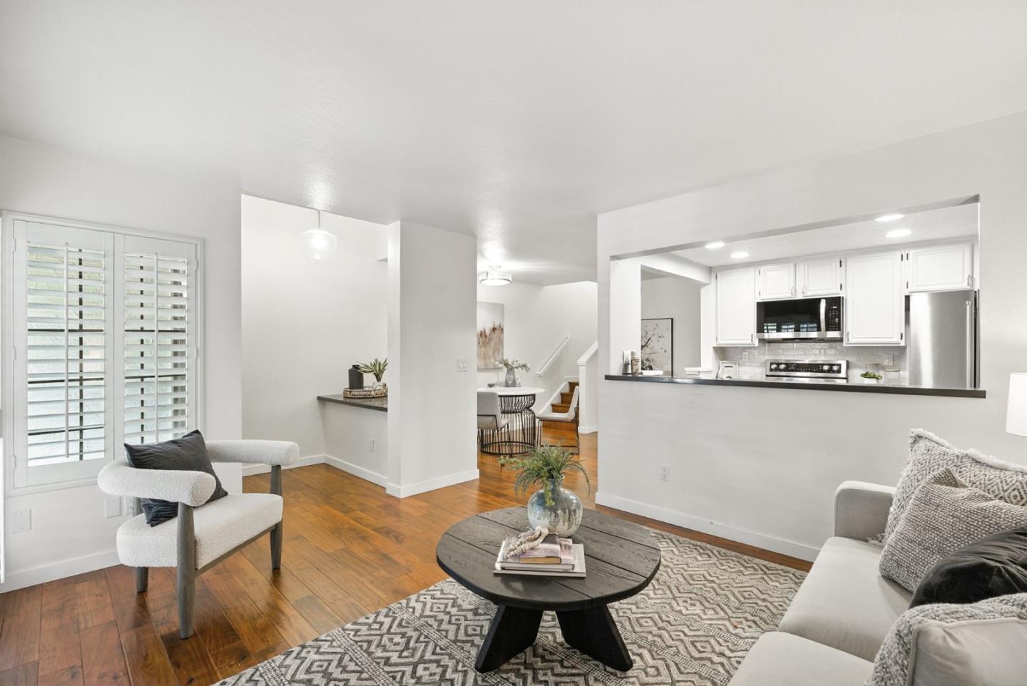 Detail Gallery Image 4 of 30 For 2074 Foxhall Loop, San Jose,  CA 95125 - 2 Beds | 1/1 Baths