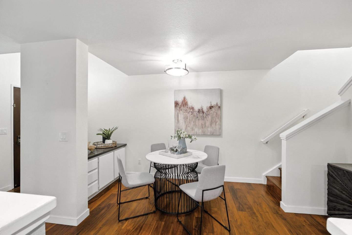 Detail Gallery Image 6 of 30 For 2074 Foxhall Loop, San Jose,  CA 95125 - 2 Beds | 1/1 Baths