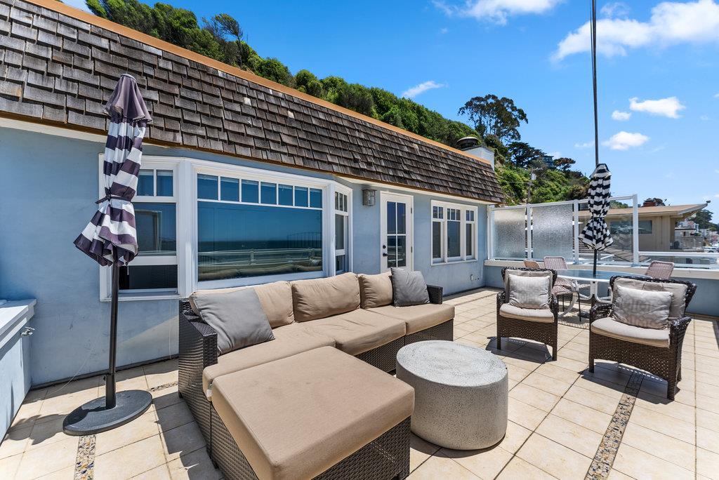 Detail Gallery Image 15 of 38 For 325 Beach Dr, Aptos,  CA 95003 - 4 Beds | 2/1 Baths