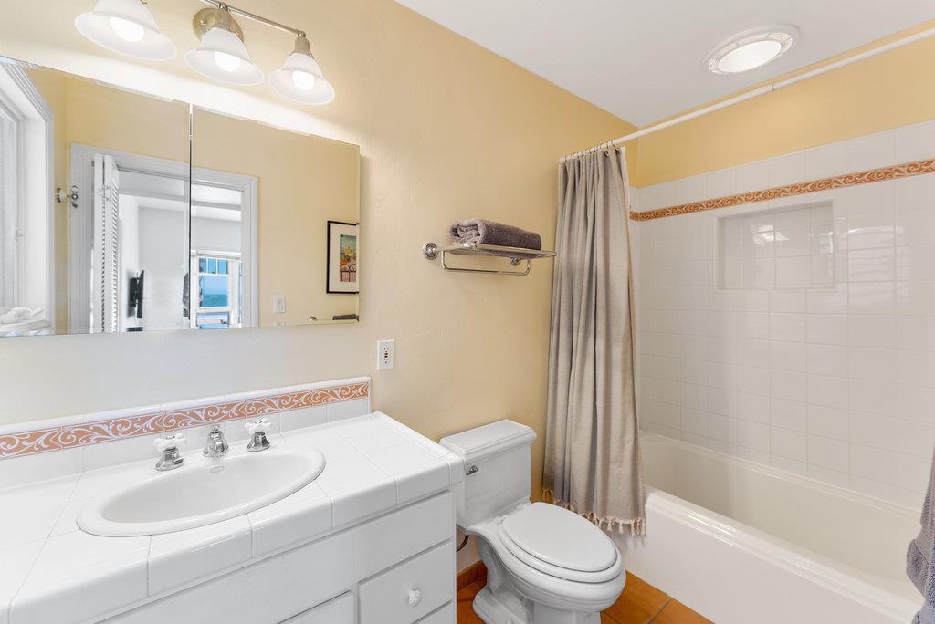 Detail Gallery Image 18 of 38 For 325 Beach Dr, Aptos,  CA 95003 - 4 Beds | 2/1 Baths