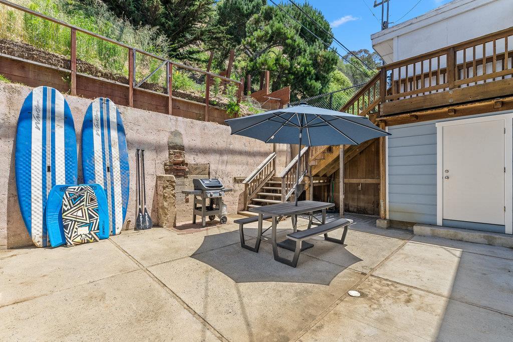 Detail Gallery Image 27 of 38 For 325 Beach Dr, Aptos,  CA 95003 - 4 Beds | 2/1 Baths