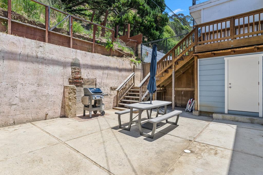Detail Gallery Image 28 of 38 For 325 Beach Dr, Aptos,  CA 95003 - 4 Beds | 2/1 Baths