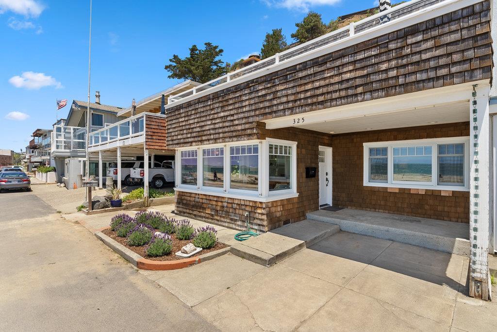 Detail Gallery Image 3 of 38 For 325 Beach Dr, Aptos,  CA 95003 - 4 Beds | 2/1 Baths