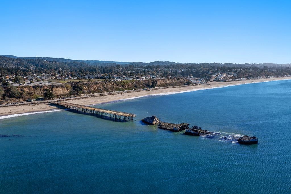Detail Gallery Image 33 of 38 For 325 Beach Dr, Aptos,  CA 95003 - 4 Beds | 2/1 Baths