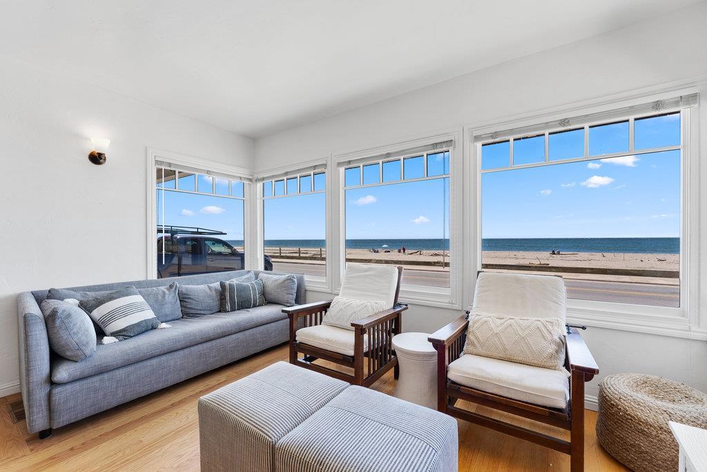 Detail Gallery Image 5 of 38 For 325 Beach Dr, Aptos,  CA 95003 - 4 Beds | 2/1 Baths