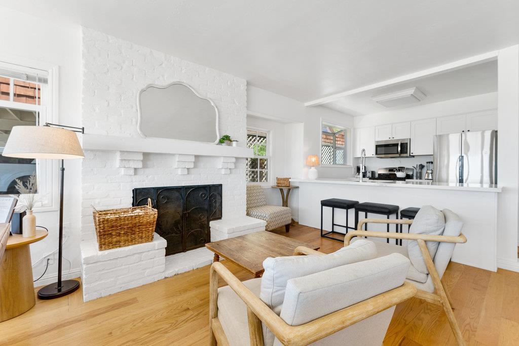 Detail Gallery Image 6 of 38 For 325 Beach Dr, Aptos,  CA 95003 - 4 Beds | 2/1 Baths