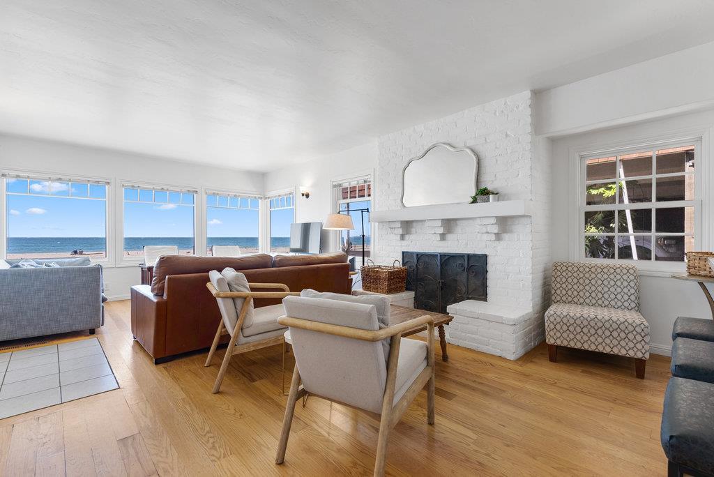 Detail Gallery Image 7 of 38 For 325 Beach Dr, Aptos,  CA 95003 - 4 Beds | 2/1 Baths