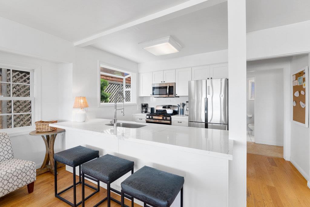 Detail Gallery Image 8 of 38 For 325 Beach Dr, Aptos,  CA 95003 - 4 Beds | 2/1 Baths