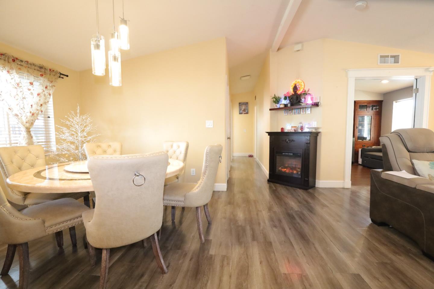 Detail Gallery Image 19 of 61 For 165 Blossom Hl #104,  San Jose,  CA 95123 - 3 Beds | 2 Baths