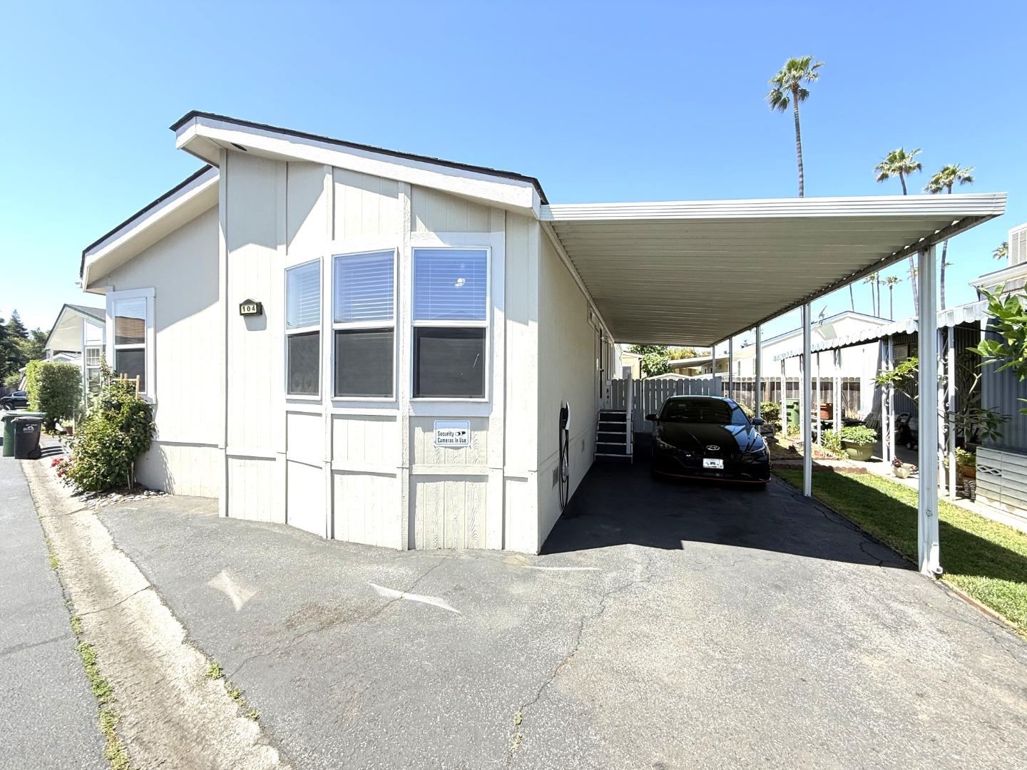 Detail Gallery Image 2 of 61 For 165 Blossom Hl #104,  San Jose,  CA 95123 - 3 Beds | 2 Baths