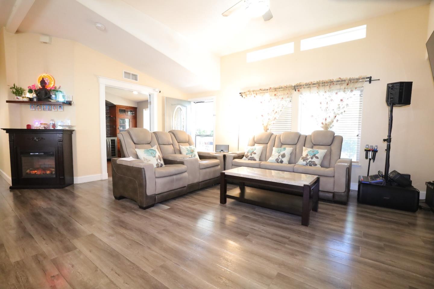 Detail Gallery Image 20 of 61 For 165 Blossom Hl #104,  San Jose,  CA 95123 - 3 Beds | 2 Baths